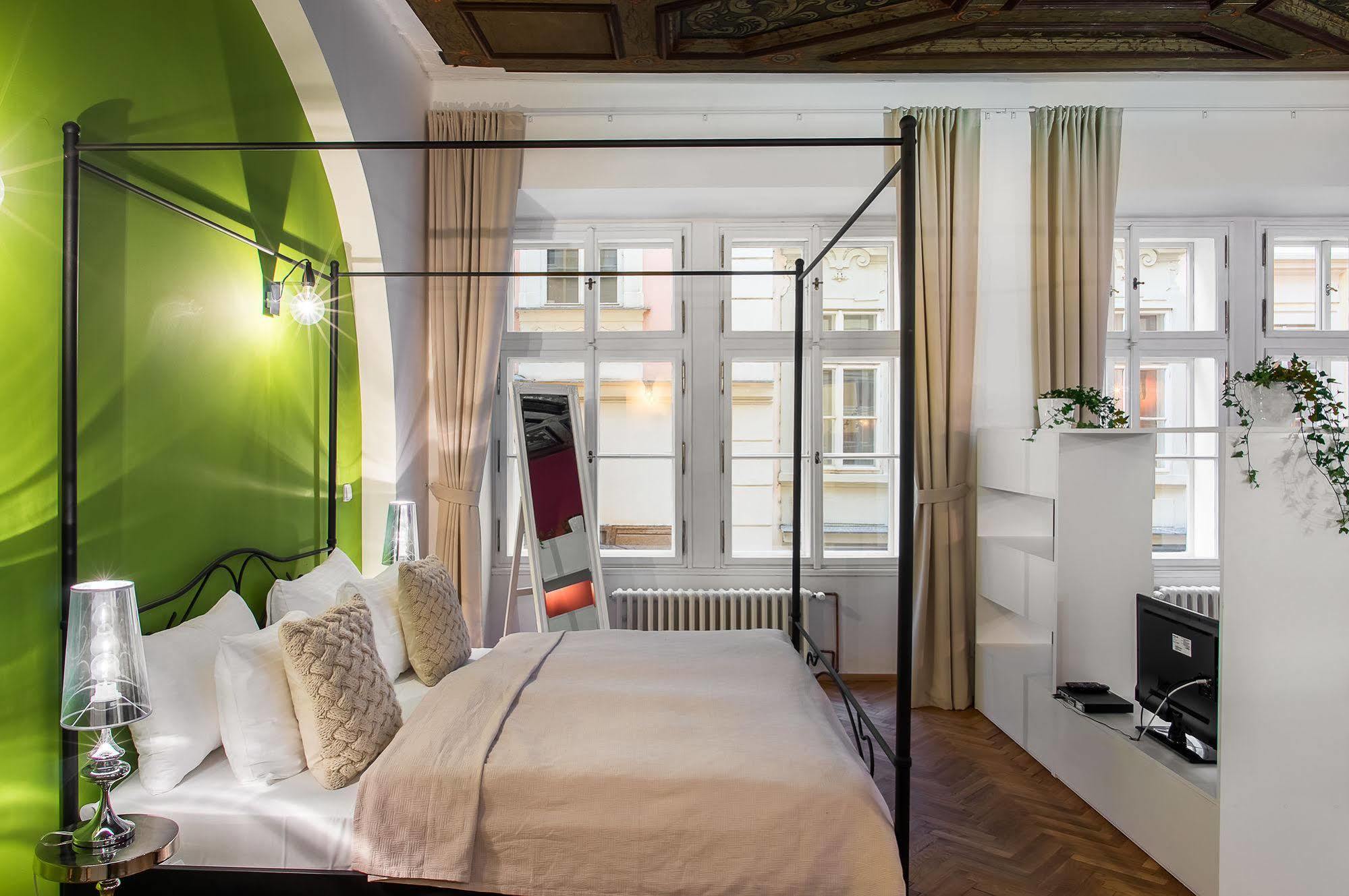 7 Tales Apartments By Adrez Prague Ngoại thất bức ảnh