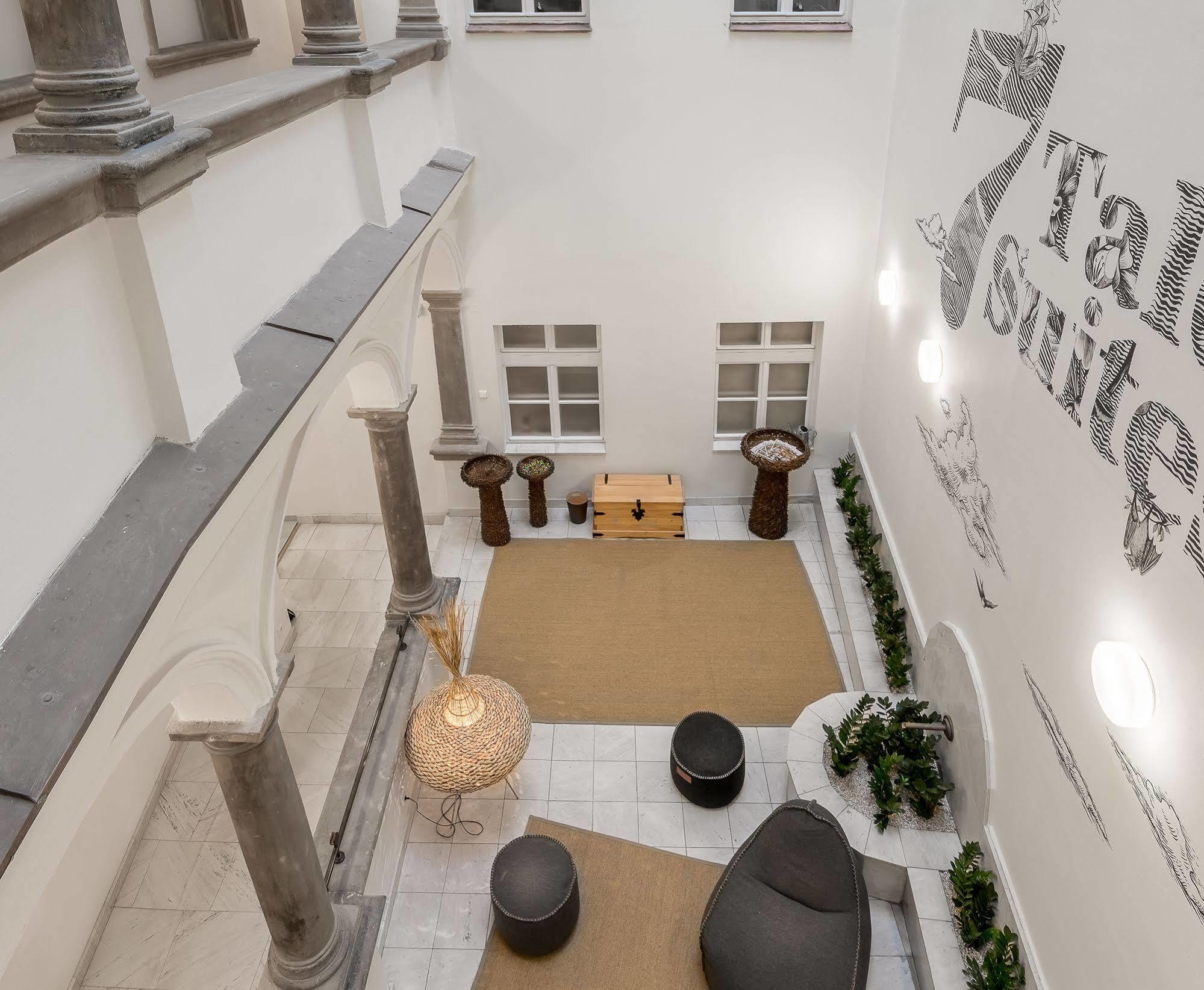 7 Tales Apartments By Adrez Prague Ngoại thất bức ảnh