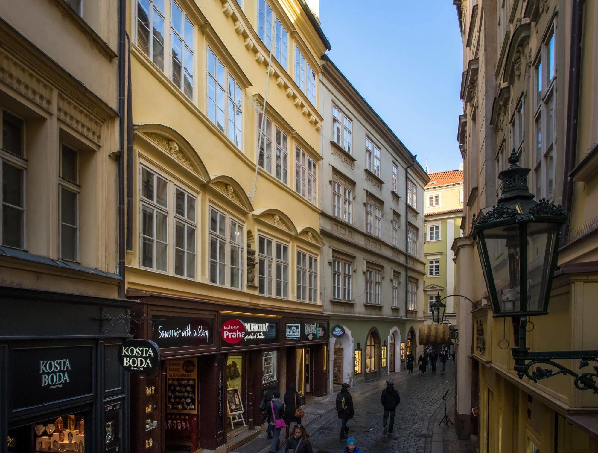 7 Tales Apartments By Adrez Prague Ngoại thất bức ảnh